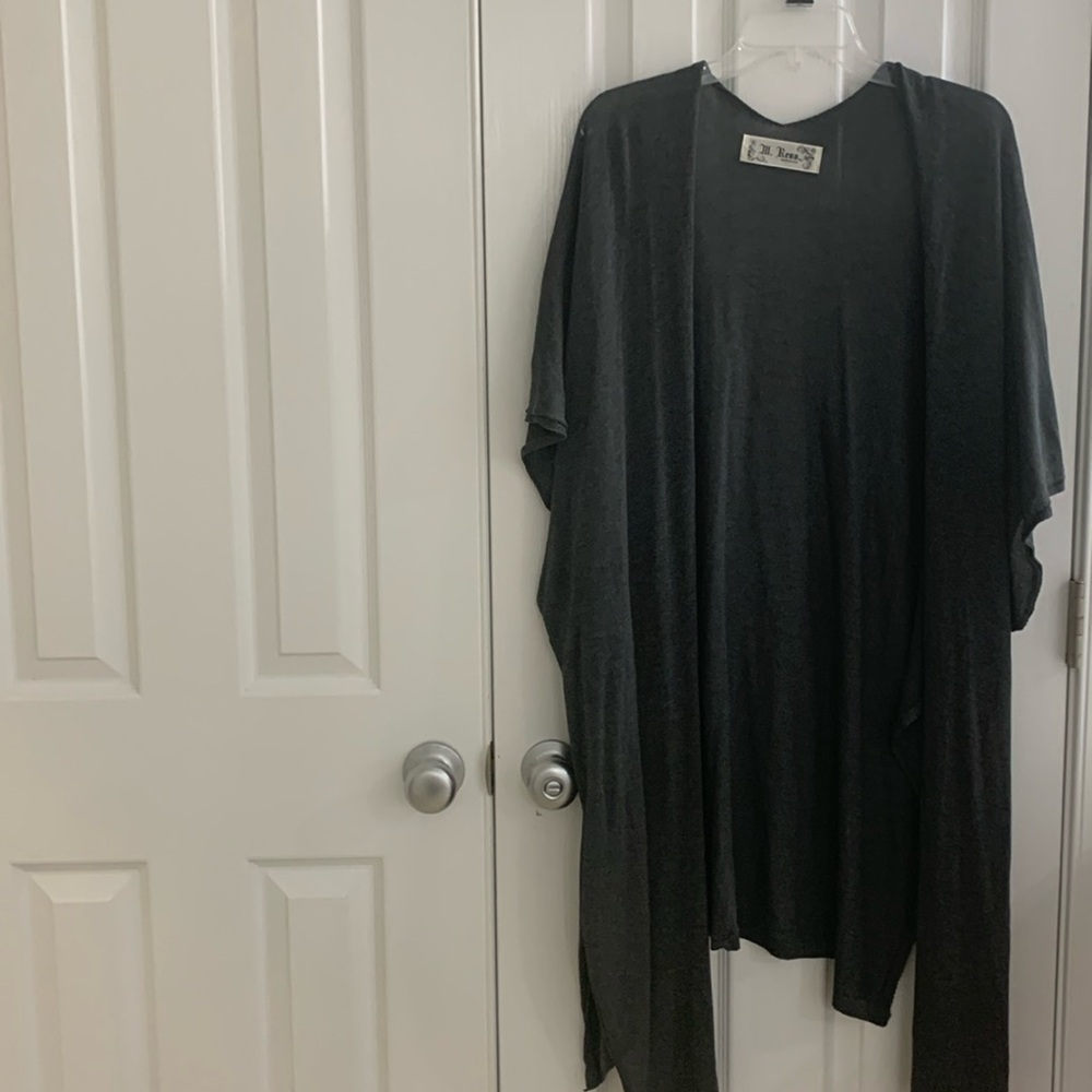 Long lightweight grey Shaw vest, like new M Rena brand. One size fits all